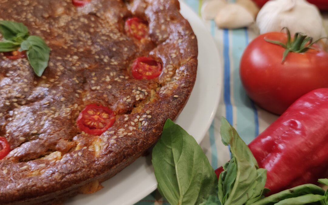 Pastel eco vegano de verano de tomate, albahaca y garbanzo