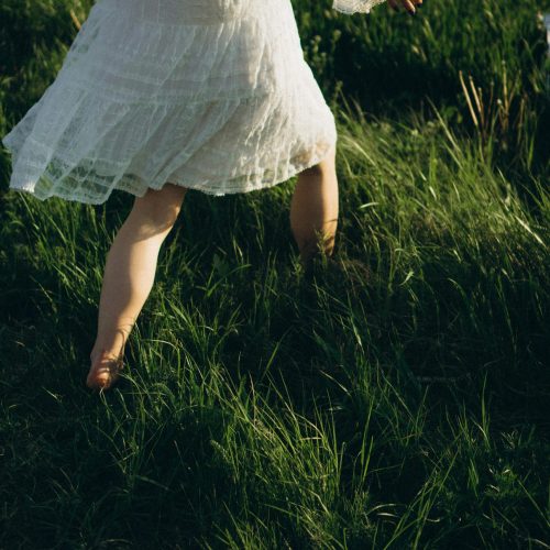 Caminar descalza en la menopausia